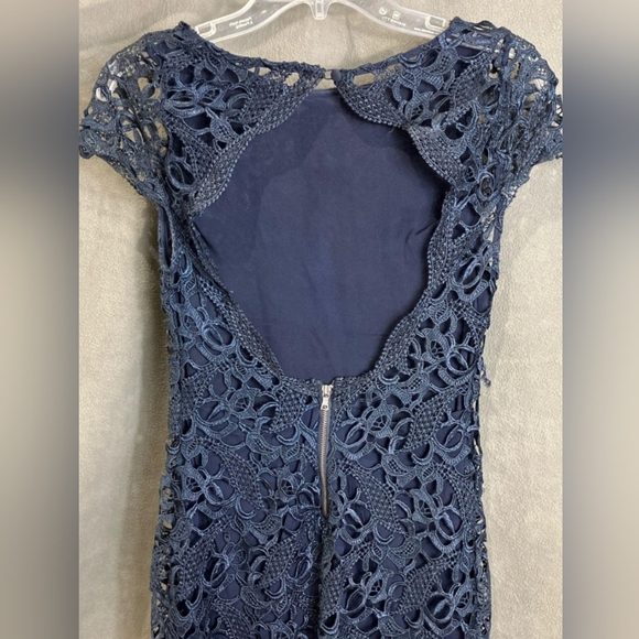 Alice + Olivia Navy Lace silk Sheath Cocktail Dress - Picture 3 of 6
